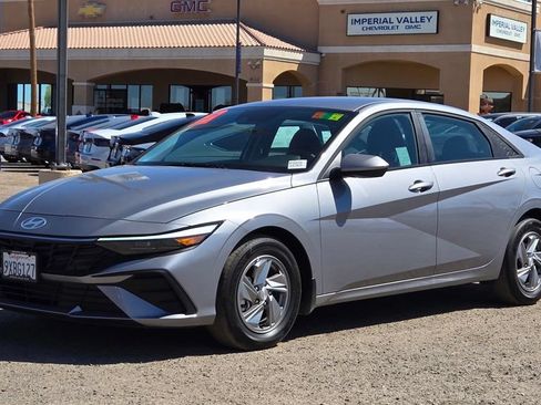 Used 2026 Hyundai Elantra SE FWD image 8