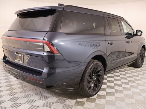 New 2026 Lincoln Navigator L Reserve AWD/4WD image 23