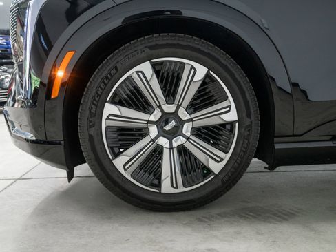 Used 2025 Cadillac Escalade IQ Luxury 1 AWD/4WD image 9