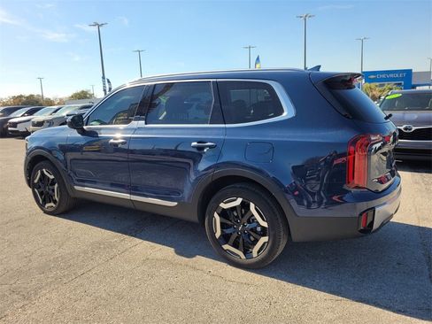 Used 2023 Kia Telluride S image 11