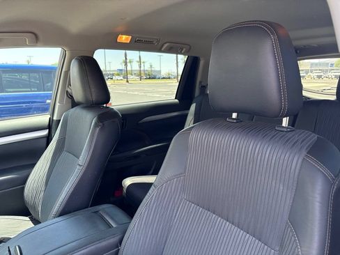 Used 2019 Toyota Highlander Plus FWD image 9