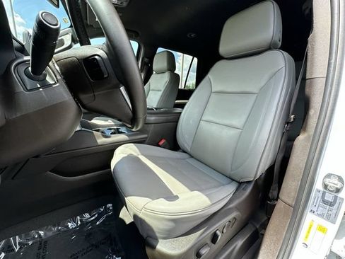 Used 2024 GMC Yukon SLT RWD image 18