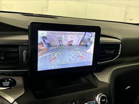 Used 2020 Ford Explorer XLT w/ Equipment Group 202A image 21