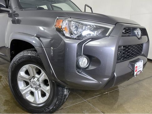 Used 2017 Toyota 4Runner SR5 Premium image 10