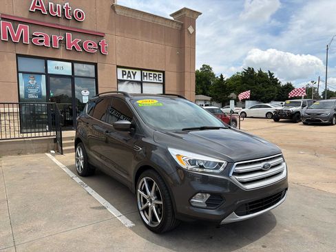 Used 2018 Ford Escape SEL AWD/4WD image 3