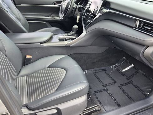 Used 2021 Toyota Camry SE image 16