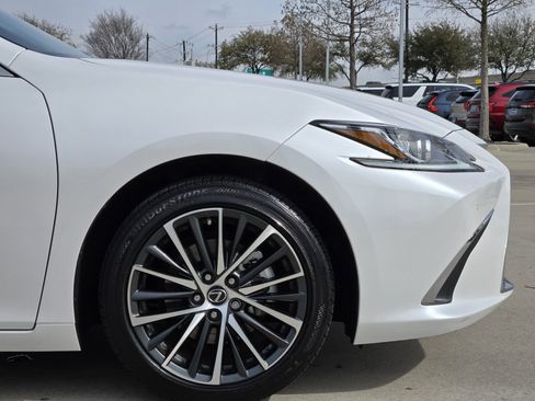 Used 2025 Lexus ES 300h w/ Premium Package image 8