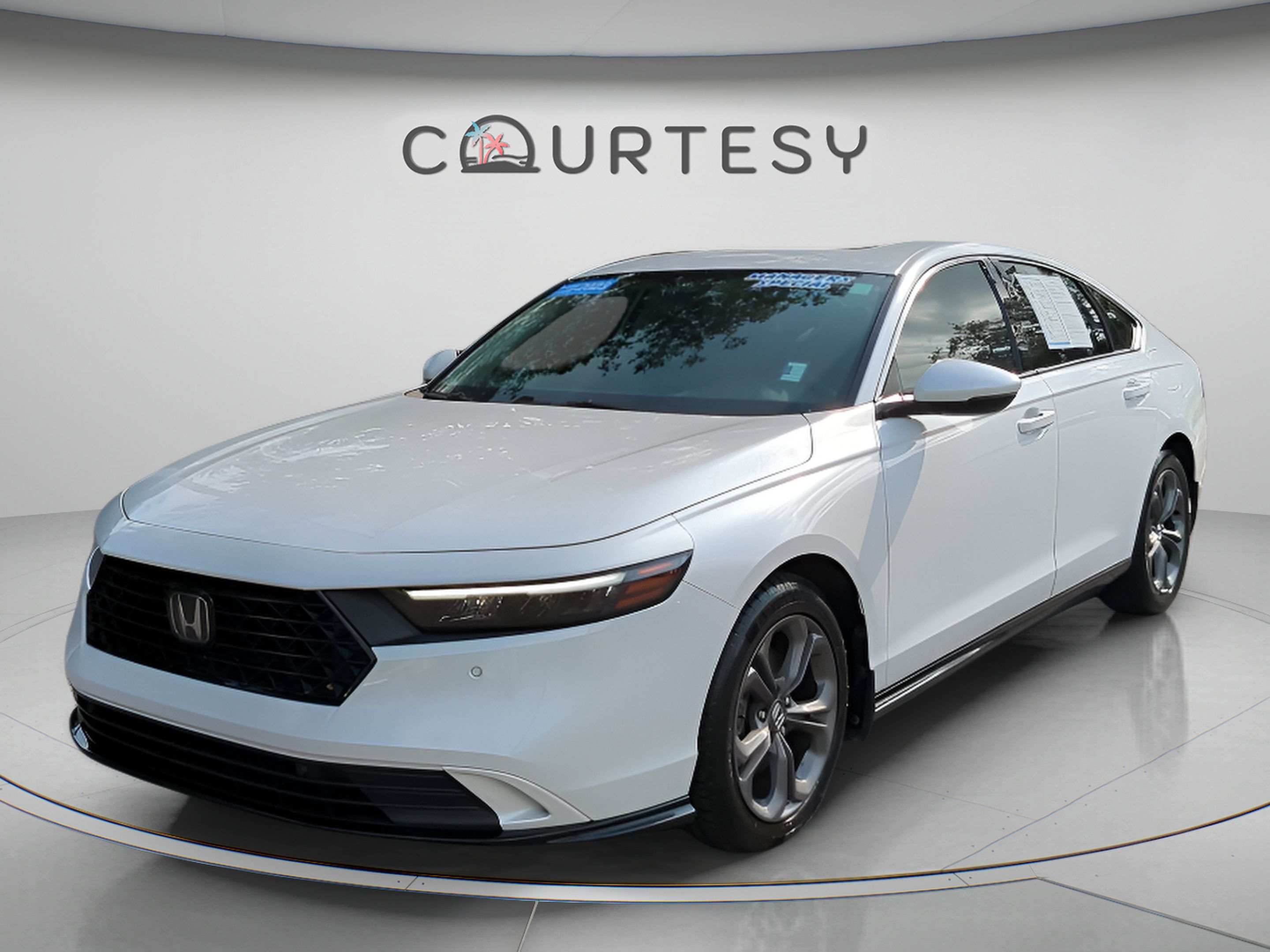 Used 2023 Honda Accord EX-L image 2
