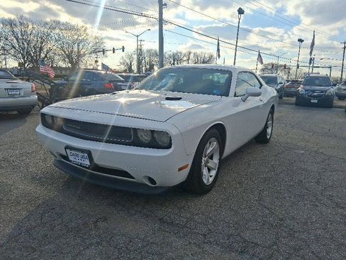 Used 2014 Dodge Challenger SXT RWD image 38
