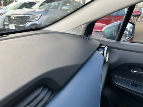 Used 2025 Nissan Versa SV FWD image 35