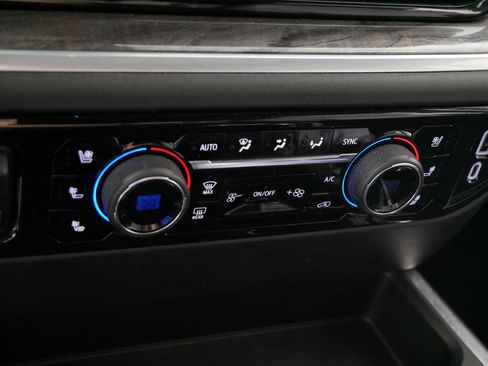 Used 2022 Chevrolet Silverado 1500 LTZ w/ LTZ Premium Package image 23