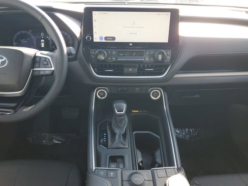 Used 2024 Toyota Grand Highlander Limited image 15