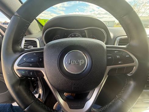 Used 2018 Jeep Grand Cherokee Limited AWD/4WD image 19
