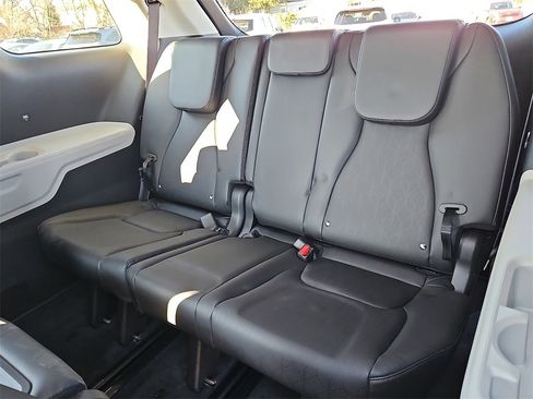 Certified 2023 Kia Carnival LX image 13