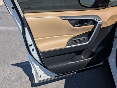 Used 2022 Toyota RAV4 LE image 12