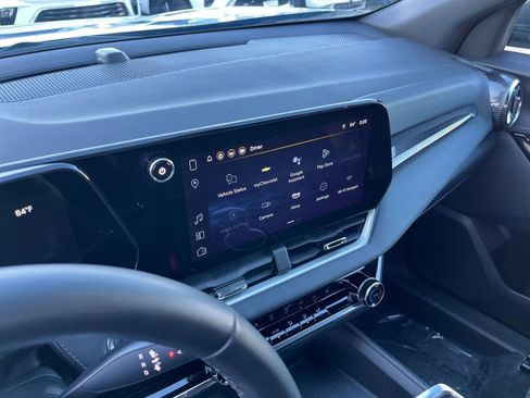 Used 2025 Chevrolet Equinox LT image 18