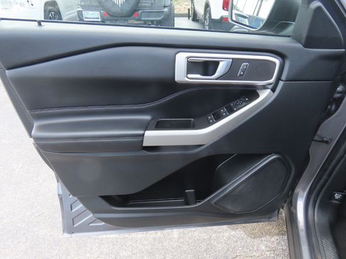 Used 2022 Ford Explorer XLT w/ Equipment Group 202A RWD image 26