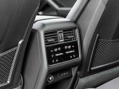 Certified 2025 Porsche Cayenne image 31