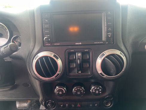 Used 2015 Jeep Wrangler Unlimited Sahara w/ Dual Top Group image 18