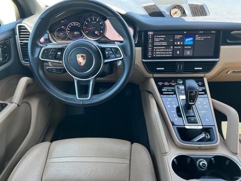 Used 2019 Porsche Cayenne AWD/4WD image 16