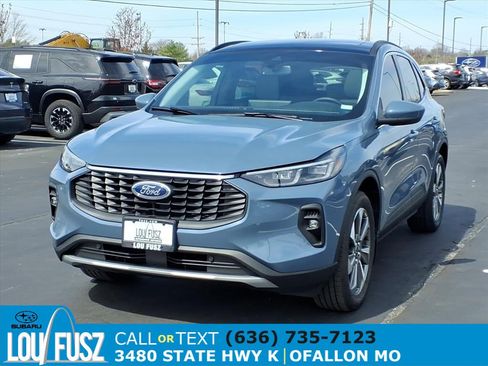 Used 2025 Ford Escape Platinum w/ Class II Trailer Tow Package image 2