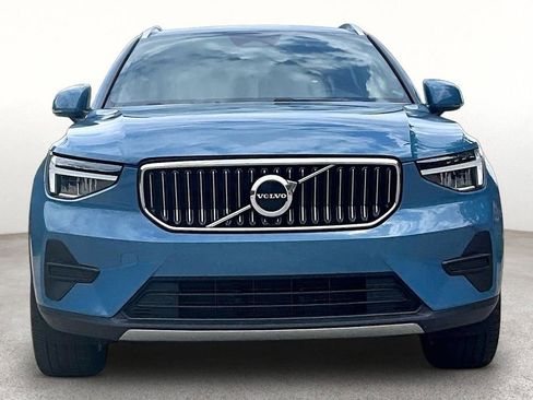 Used 2024 Volvo XC40 B5 Core AWD/4WD image 3