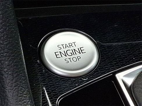 New 2025 Volkswagen Taos SE image 20