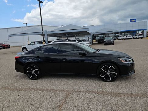 Used 2023 Nissan Altima 2.5 SR w/ SR Premium Package FWD image 9