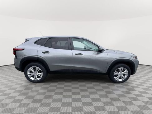 Used 2024 Chevrolet Trax LS w/ Driver Confidence Package FWD image 7