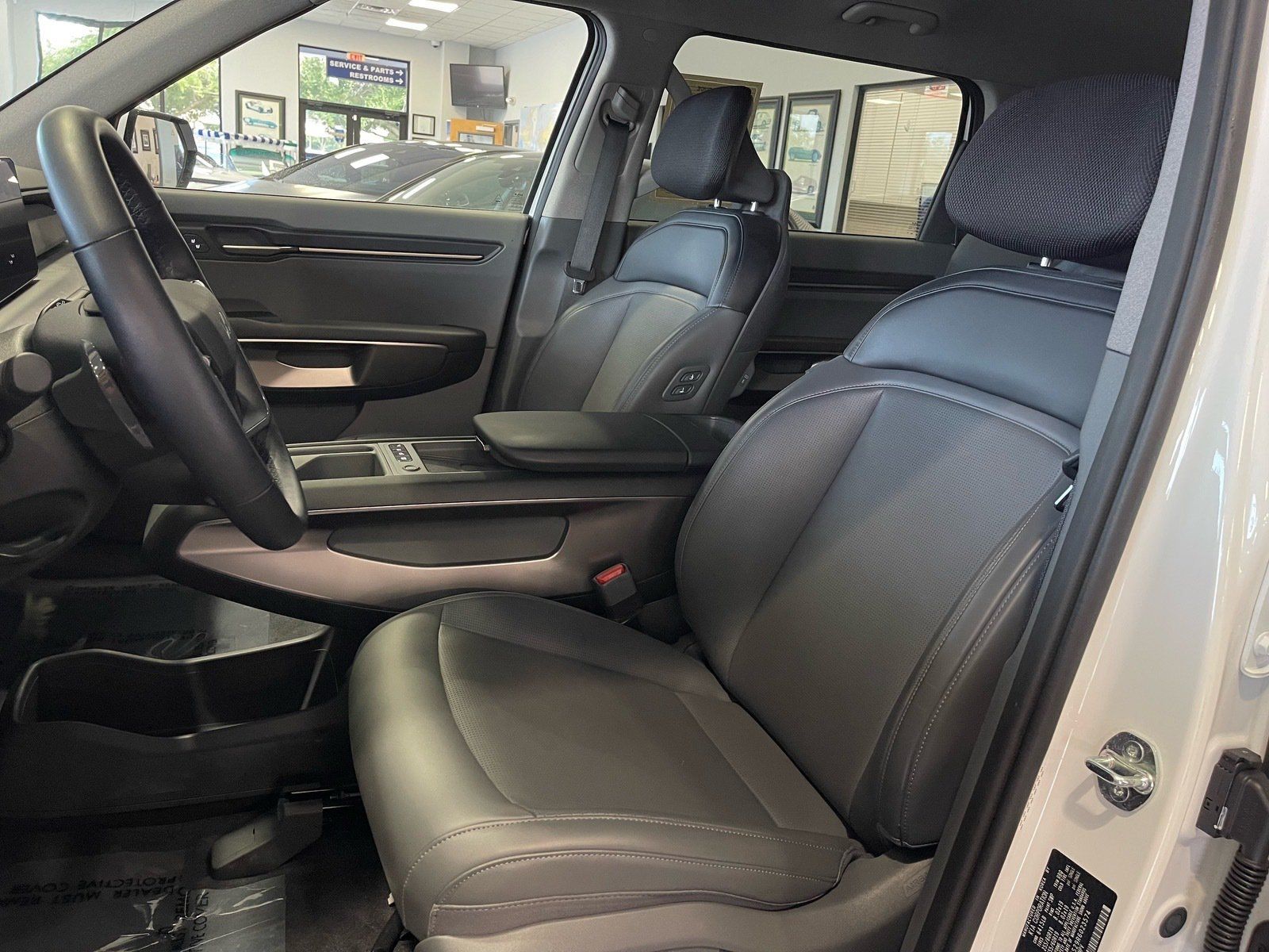 Used 2024 Kia EV9 Light RWD image 25