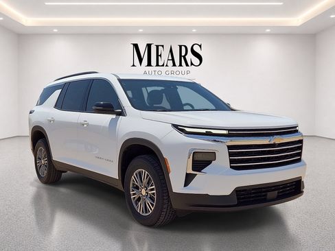 Used 2025 Chevrolet Traverse LT FWD image 7