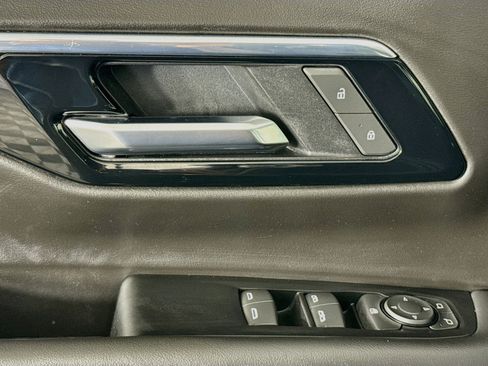 Used 2025 Chevrolet Tahoe LS RWD image 21