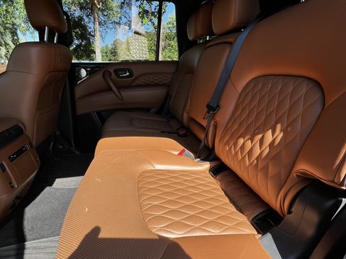 Used 2024 INFINITI QX80 Sensory AWD/4WD image 32