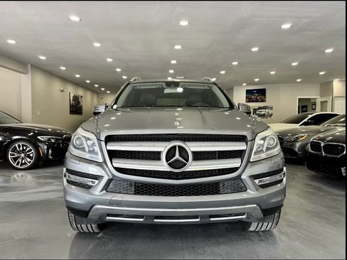 Used 2014 Mercedes-Benz GL 450 4MATIC image 2