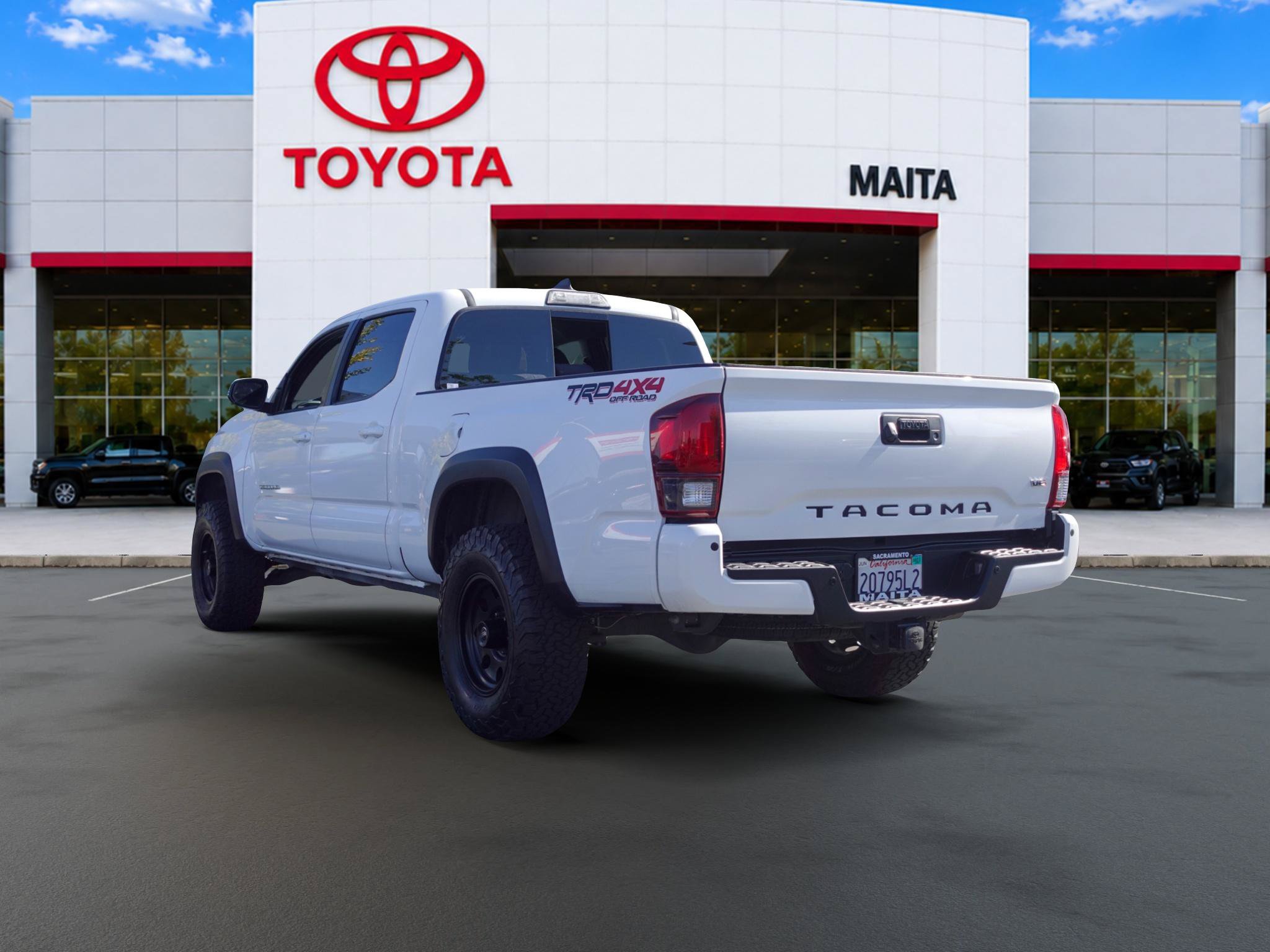 Used 2018 Toyota Tacoma TRD Off-Road w/ Technology Package AWD/4WD image 5