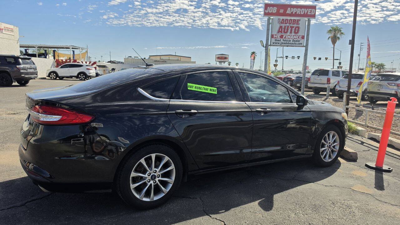 Used 2017 Ford Fusion SE w/ Fusion SE Technology Package FWD image 2