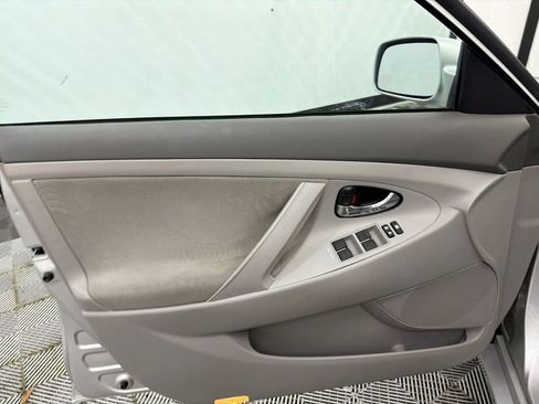 Used 2011 Toyota Camry LE FWD image 11