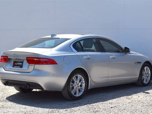 Used 2017 Jaguar XE Premium RWD image 5