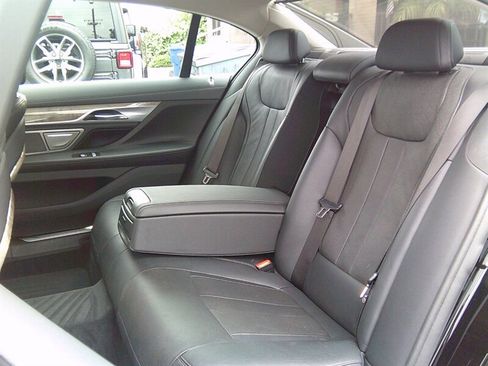 Used 2020 BMW 740i RWD image 12