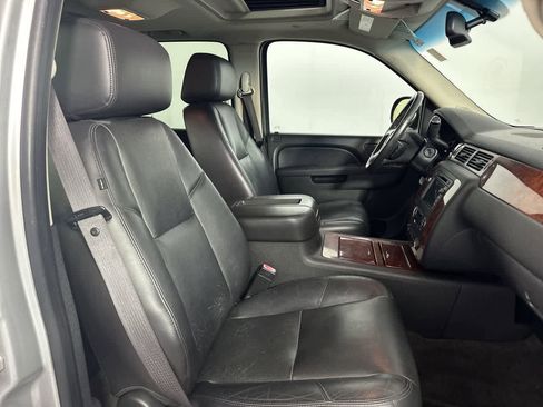 Used 2010 Chevrolet Suburban LTZ image 21
