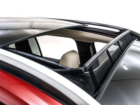 Used 2021 Mercedes-Benz GLB 250 4MATIC image 23