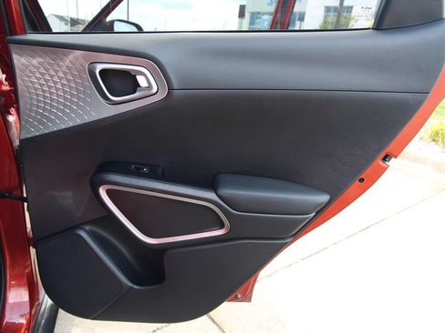 Used 2024 Kia Soul LX w/ Option Group 015 FWD image 33