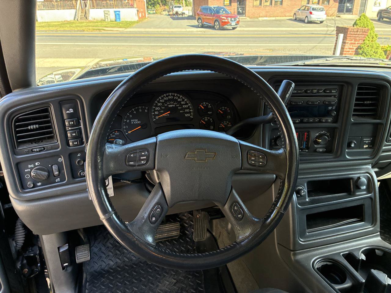 Used 2005 Chevrolet Silverado 2500 LT w/ Snow Plow Prep Package AWD/4WD image 18