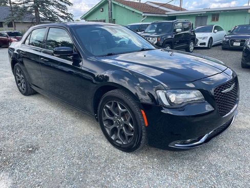 Used 2018 Chrysler 300 S w/ 300S Premium Group AWD/4WD image 4