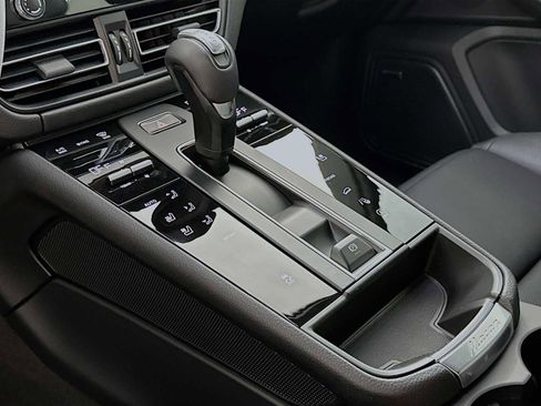 Certified 2025 Porsche Macan image 21