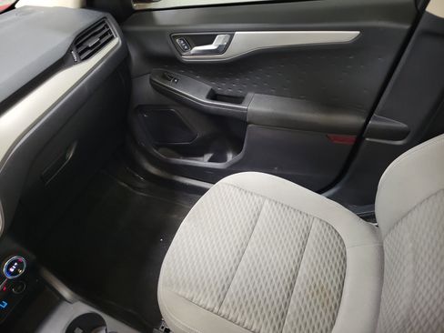 Used 2020 Ford Escape SE image 19