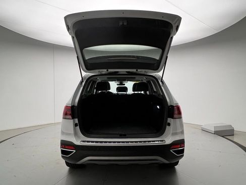 Used 2024 Volkswagen Taos SEL image 5