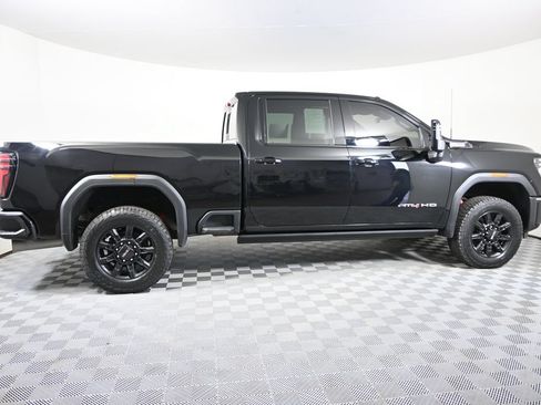 Used 2024 GMC Sierra 2500 AT4 w/ AT4 Premium Plus Package AWD/4WD image 8