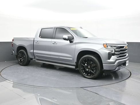Used 2025 Chevrolet Silverado 1500 High Country AWD/4WD image 19