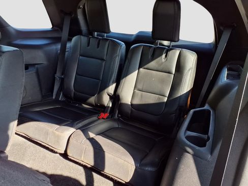 Used 2017 Ford Explorer XLT w/ Equipment Group 202A FWD image 34